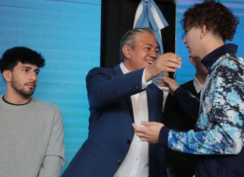 Neuquén vuelve a marcar el camino de la transparencia: Los candidatos de Rolo Figueroa llevan al Congreso la Ficha&nbsp;Limpia