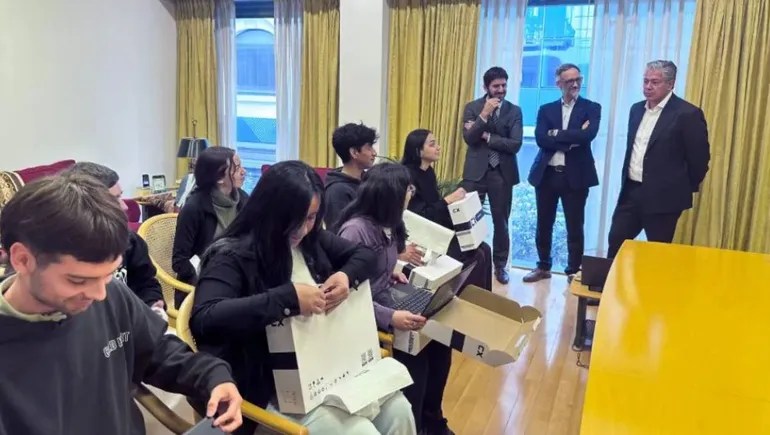 El modelo neuquino se diferencia de Nación: Figueroa anuncia becas para estudiantes&nbsp;destacados